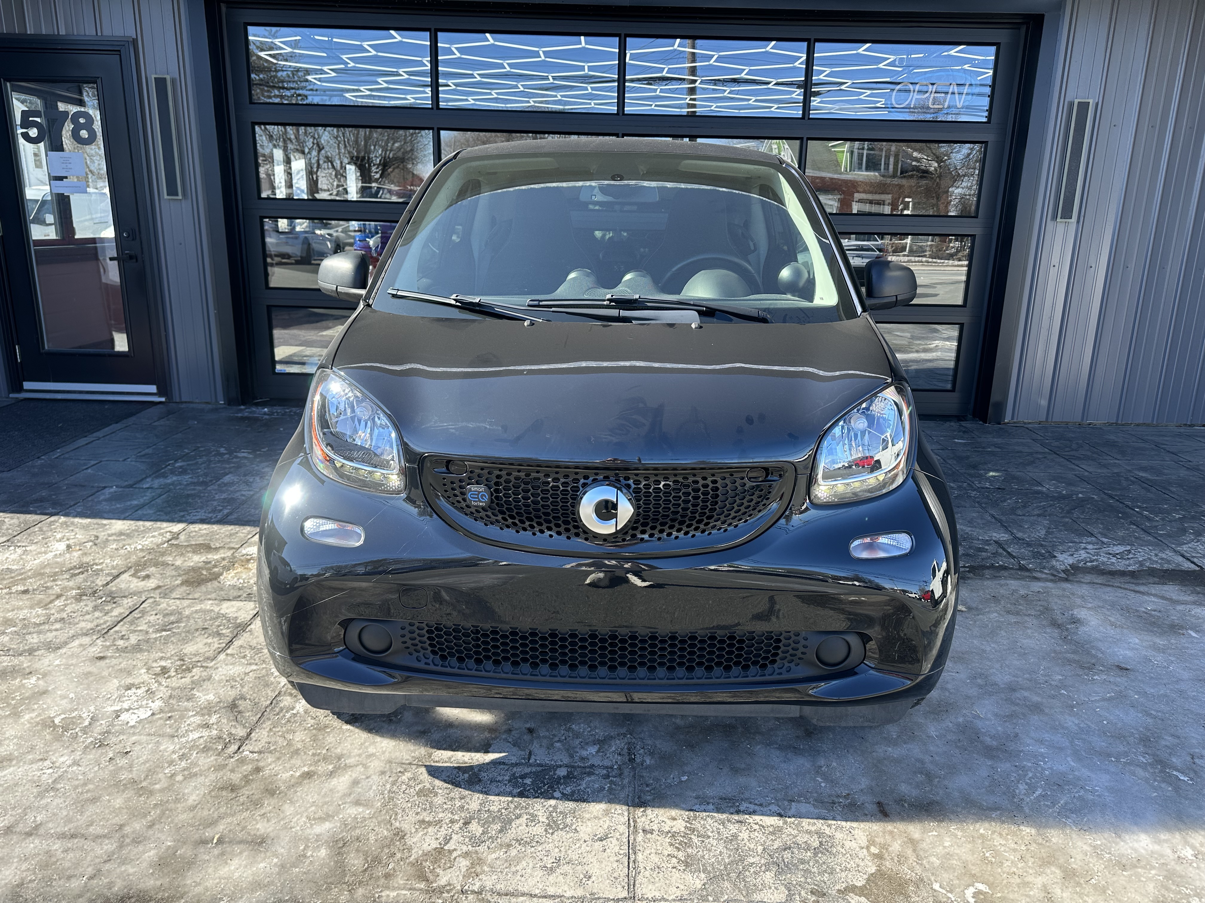 Image 2 - 2018 SMART EQ Fortwo Electrique