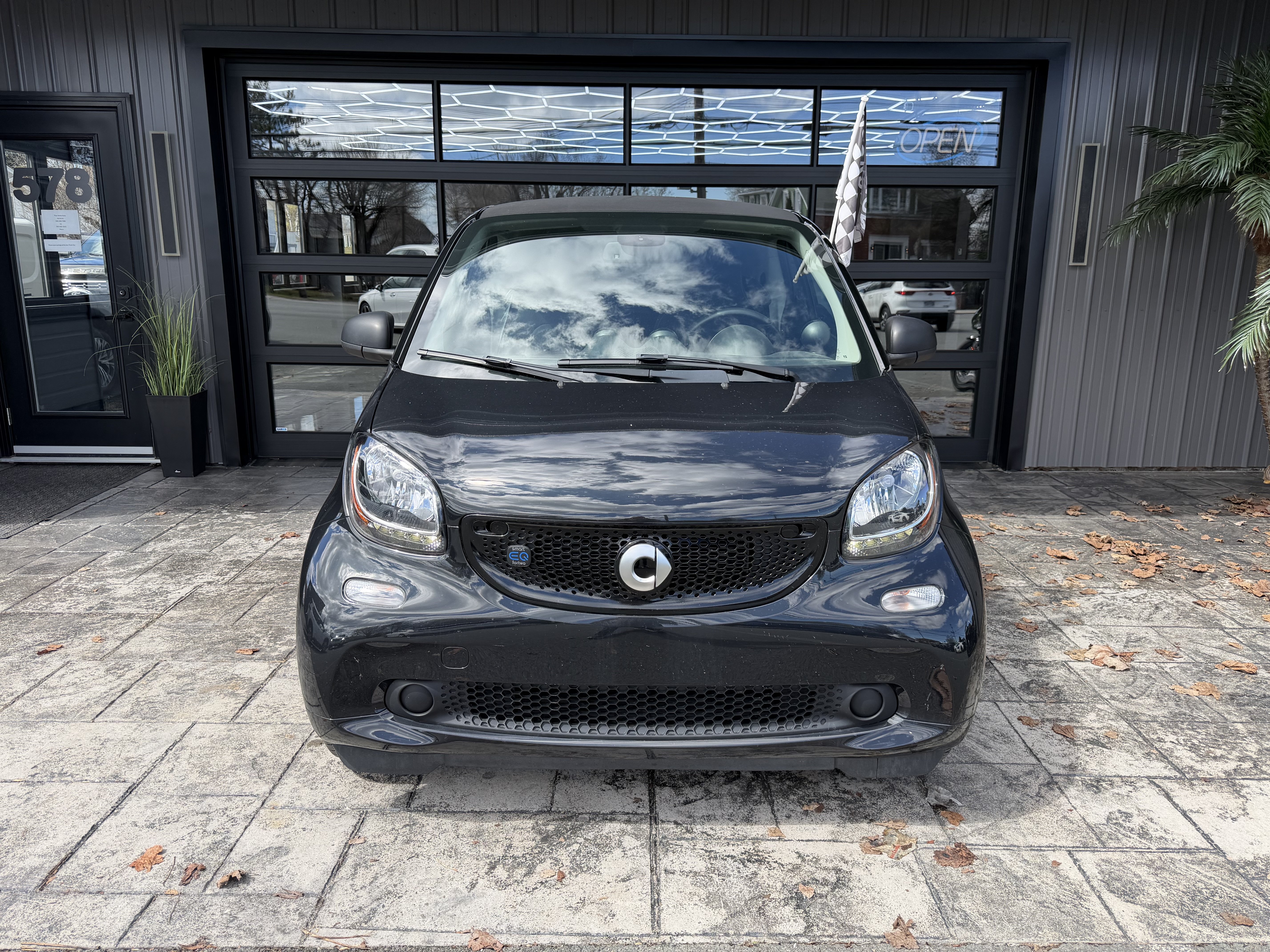 Image 2 - 2018 SMART EQ Fortwo Electrique