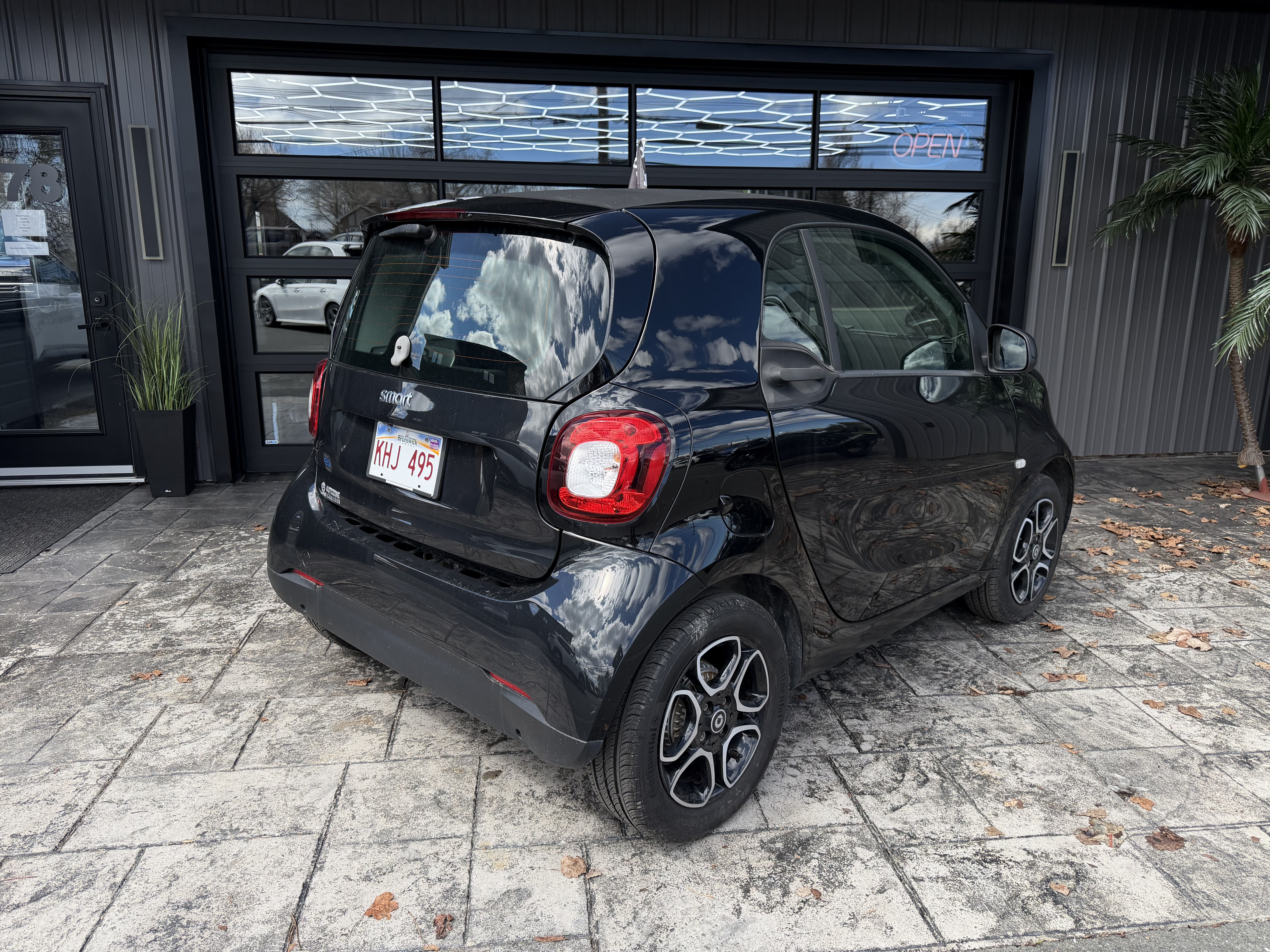 Image 3 - 2018 SMART EQ Fortwo Electrique
