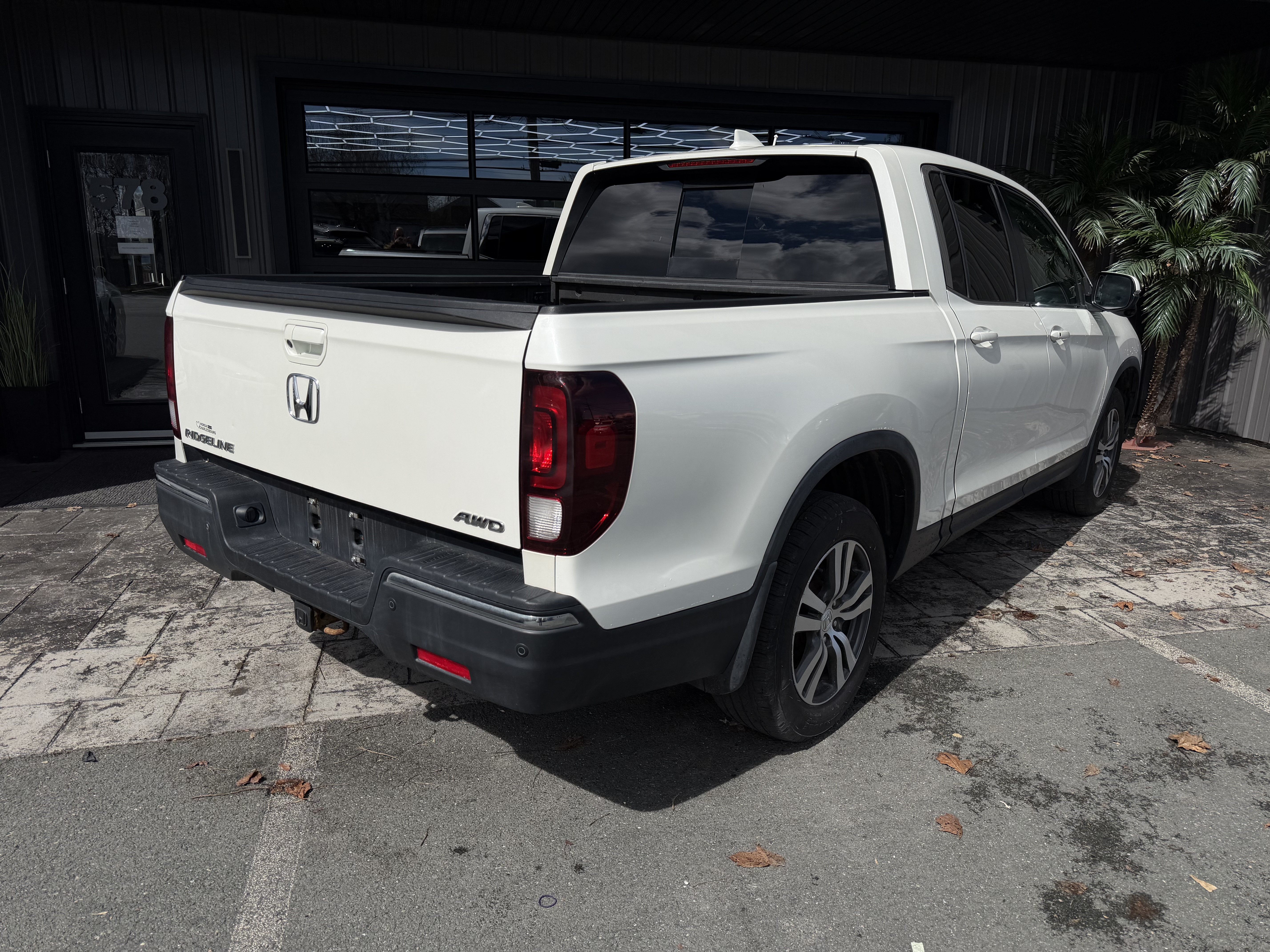 Image 3 - 2017 Honda Ridgeline EX-L
