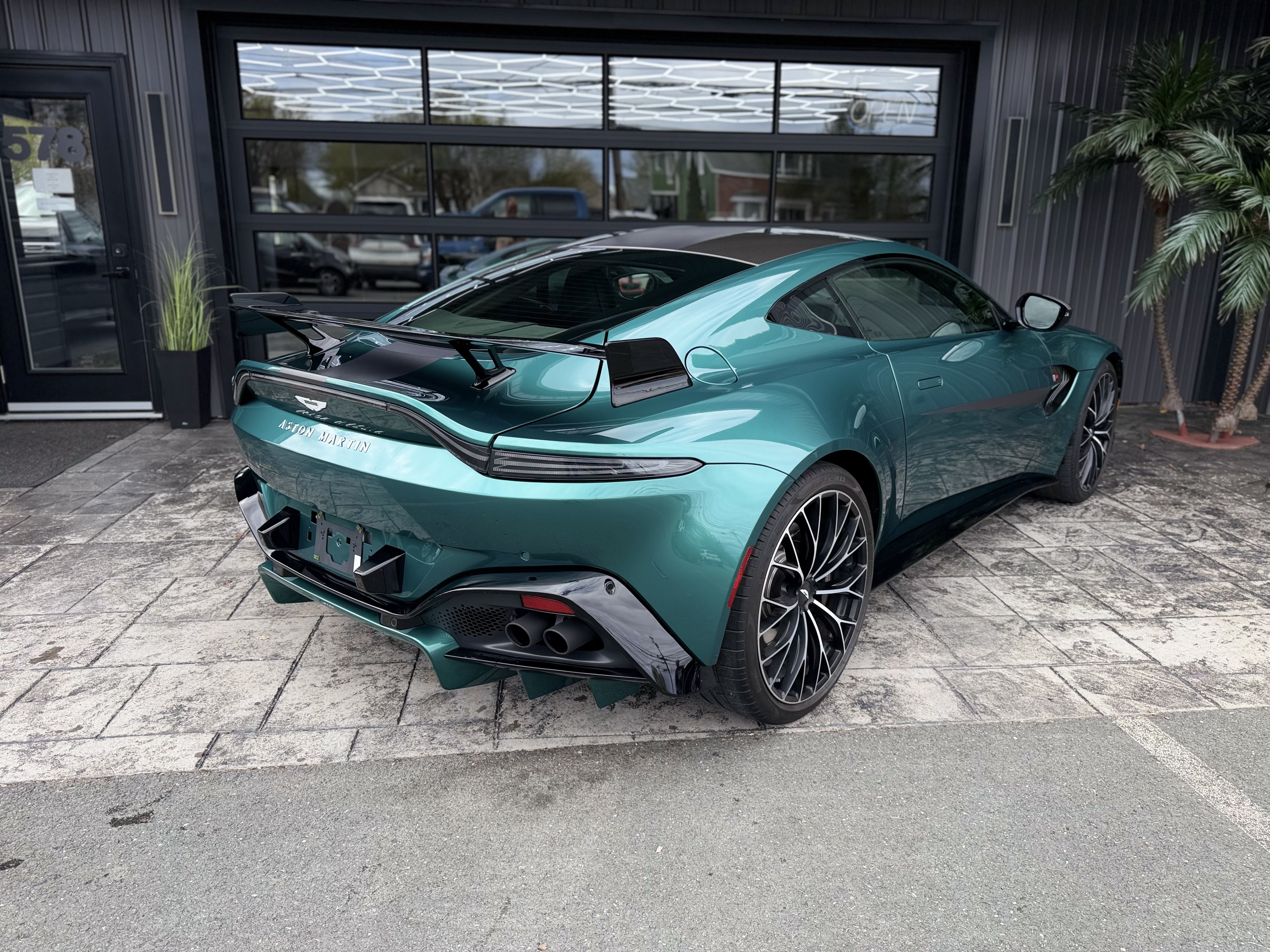 Image 3 - 2023 Aston Martin Vantage F1 Edition