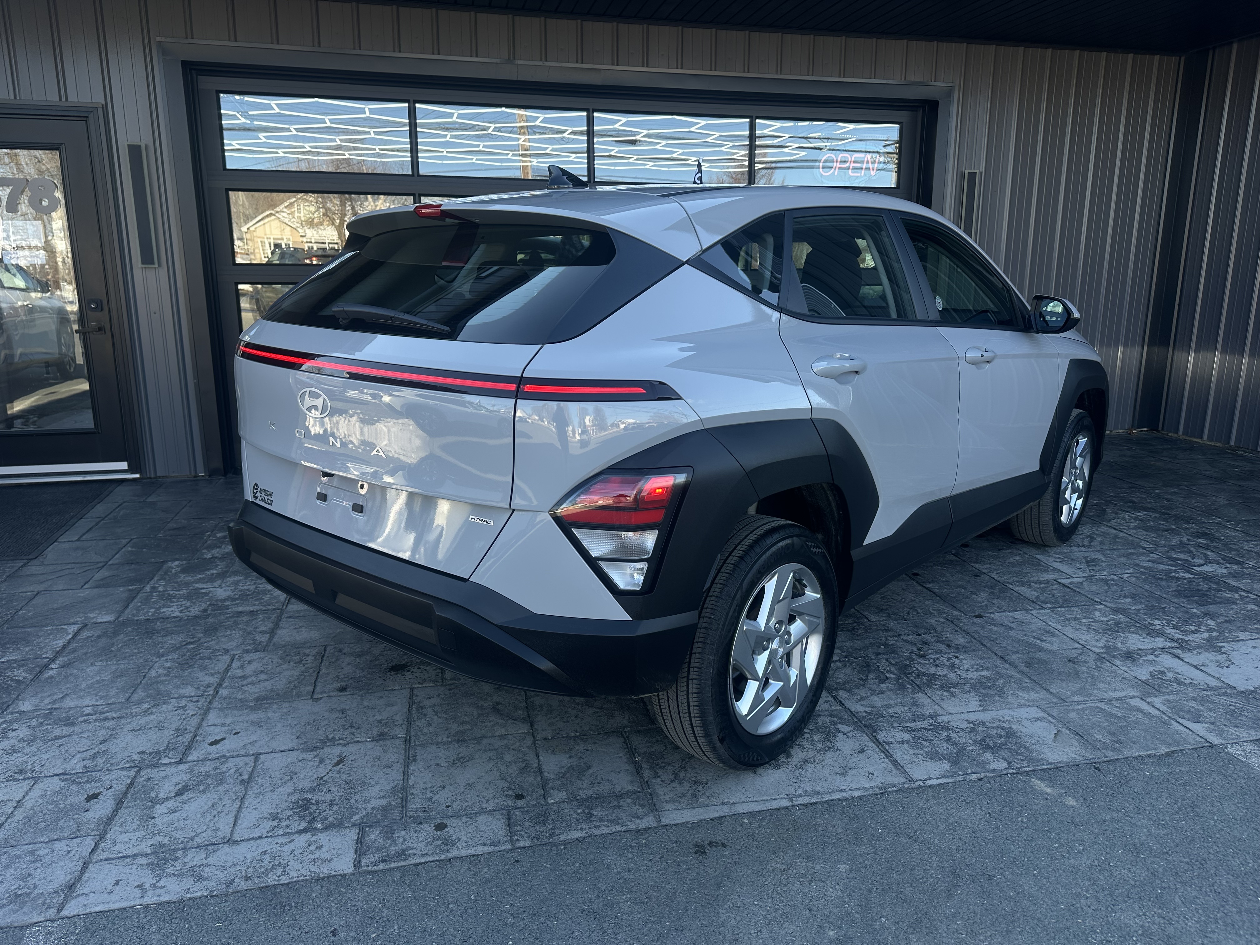 Image 3 - 2024 Hyundai Kona SE
