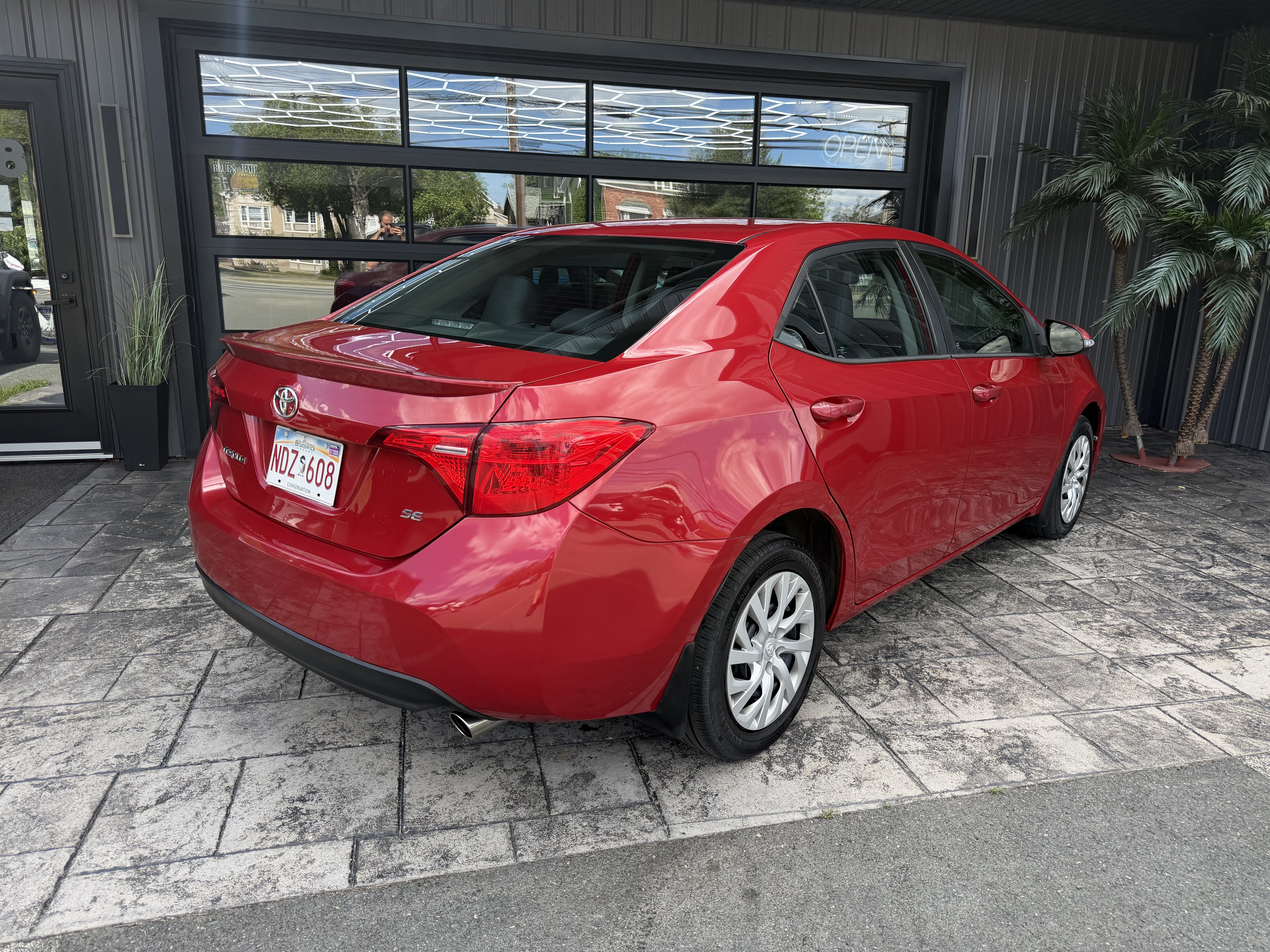 Image 3 - 2017 Toyota Corolla L/LE/SE/XLE/XSE/50th Anniv. Special Edition