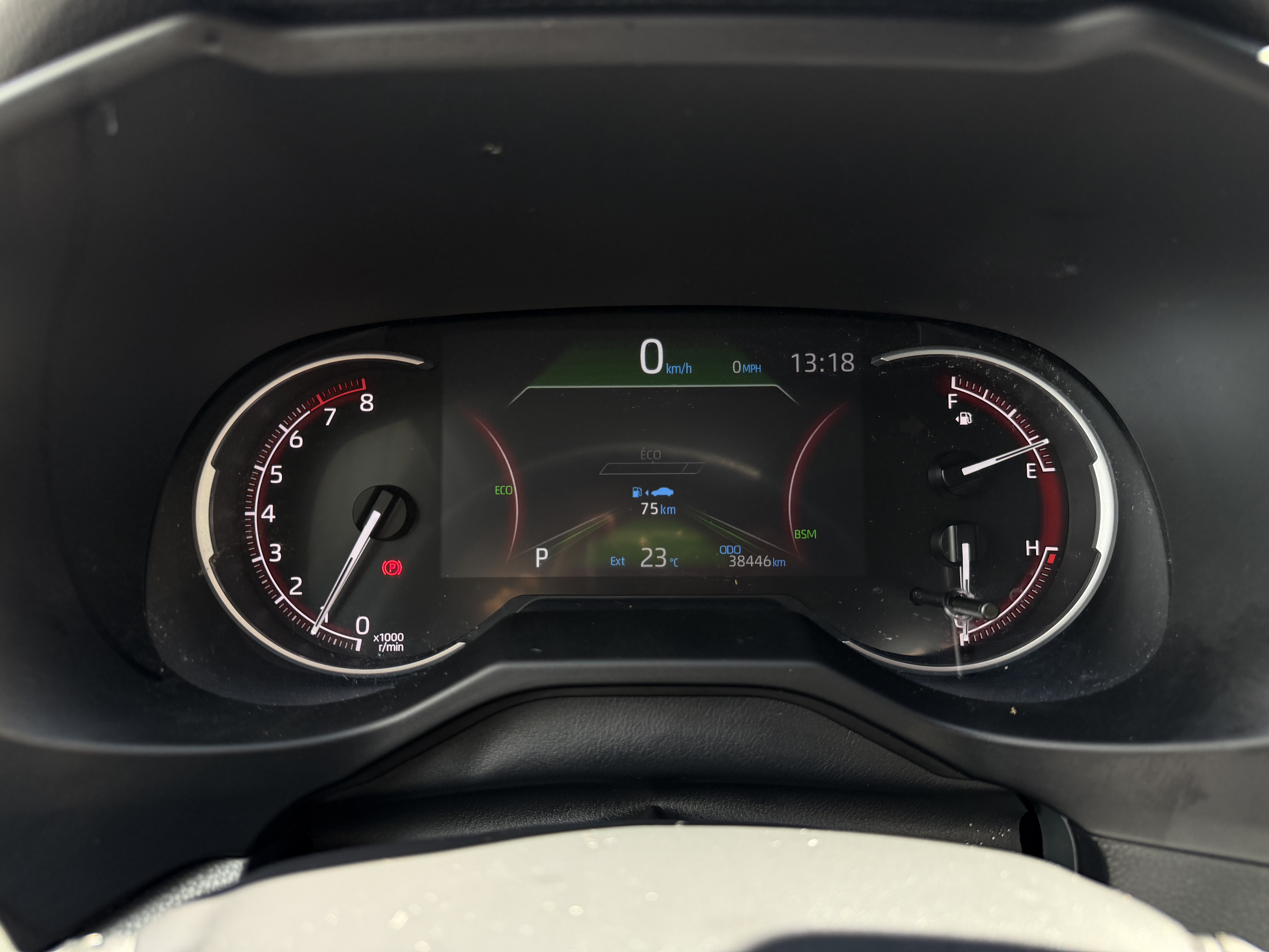 Image 5 - 2023 Toyota RAV4 LE