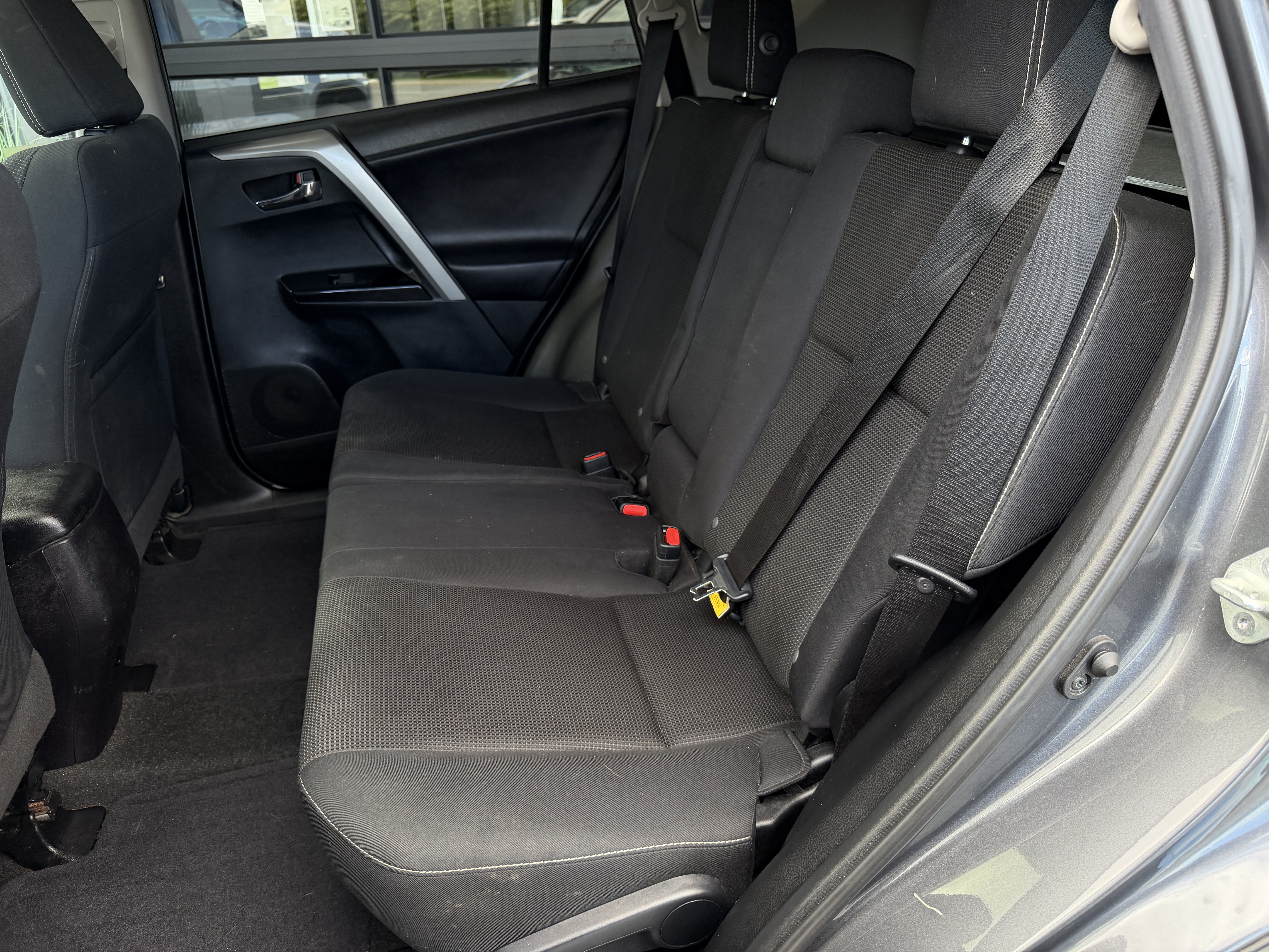 Image 6 - 2018 Toyota RAV4 XLE