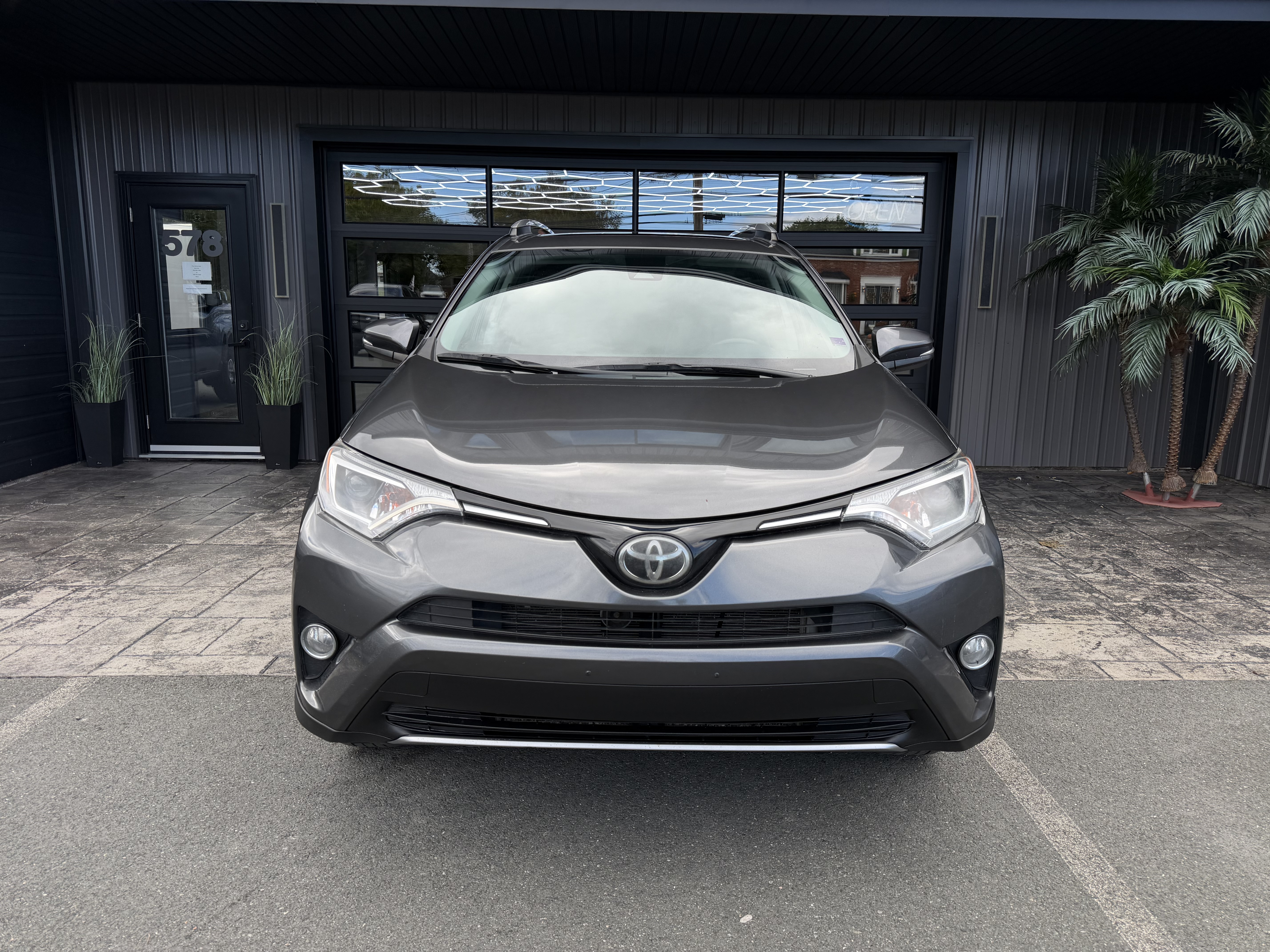 Image 2 - 2018 Toyota RAV4 XLE
