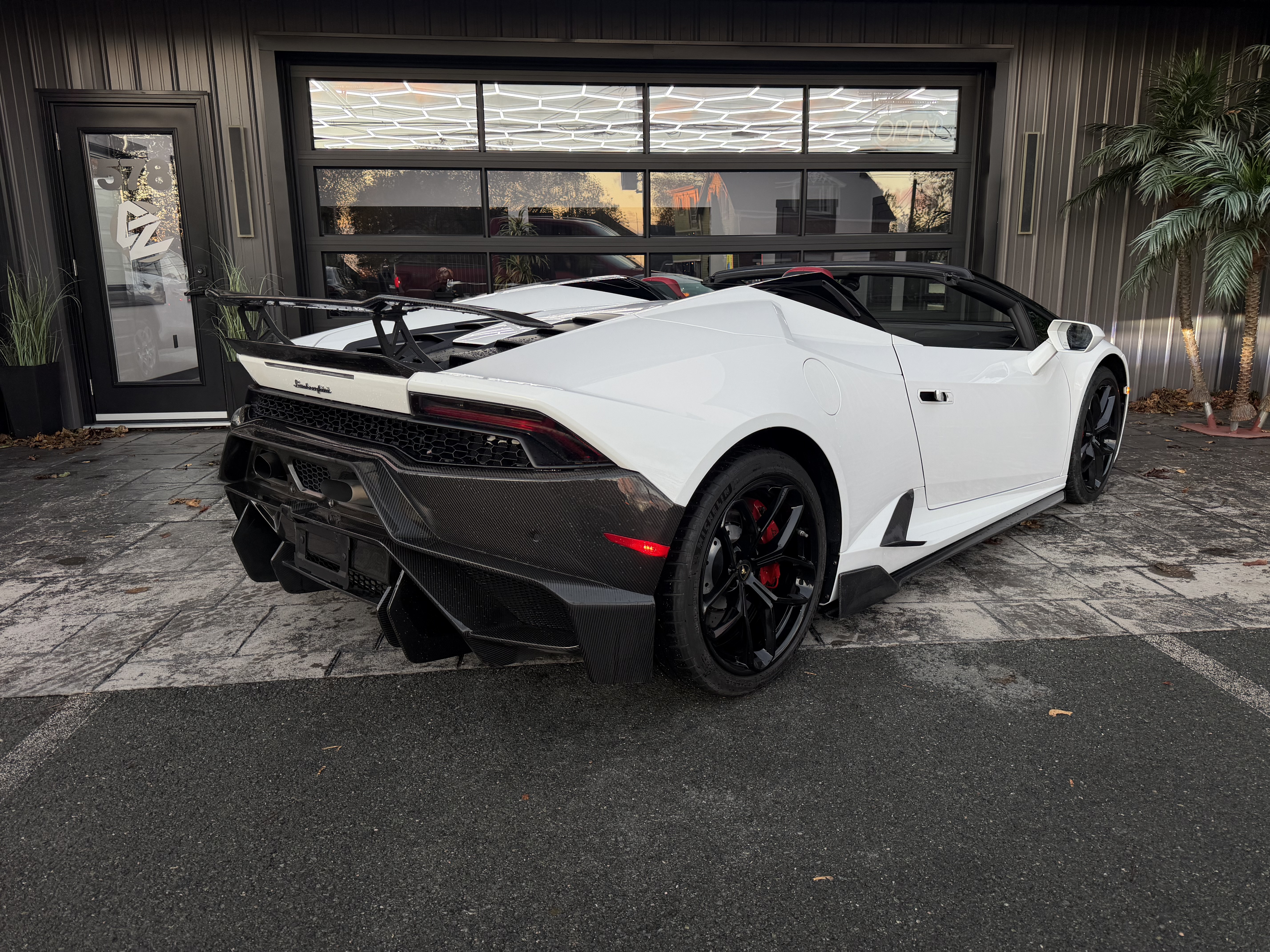 Image 3 - 2017 LAMBORGHINI Huracan Spyder